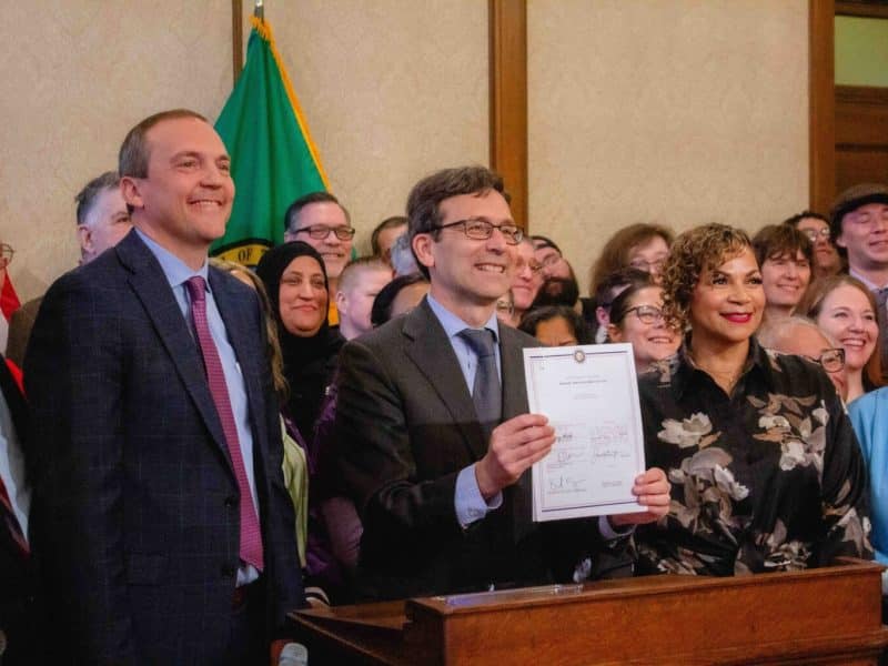 Washington will pay unemployment benefits to striking workers